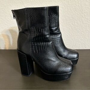 PrettyLittleThingBoots Black Faux Crocodile Embossed Platform Ankle Trendy